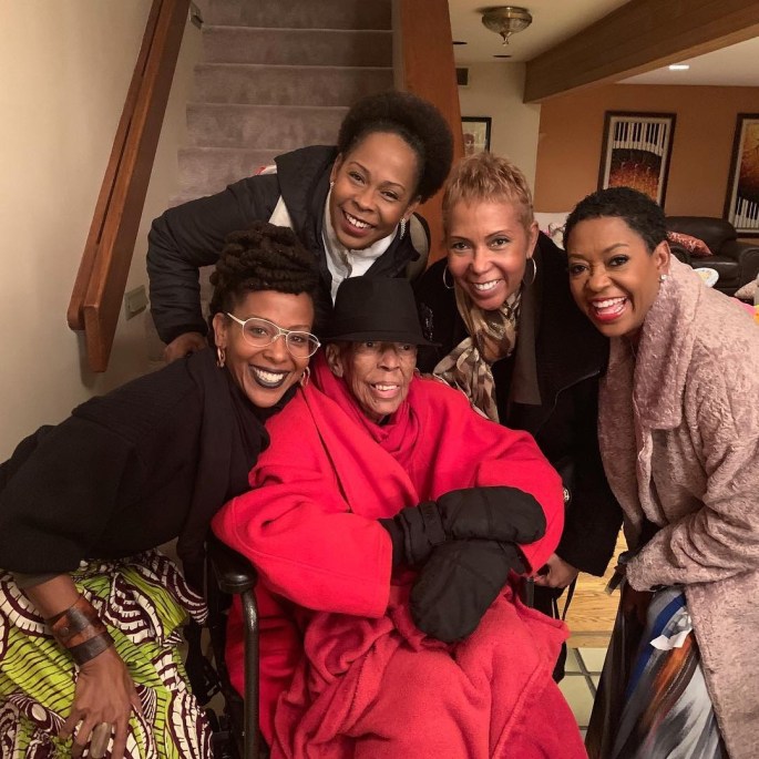 mom-in-red-and-girls-thanksgiving-20181